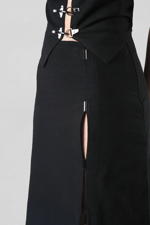 Elizabeth Skirt in black crafted from premium cotton canvas featuring a tailored midi silhouette with a contemporary front slit.